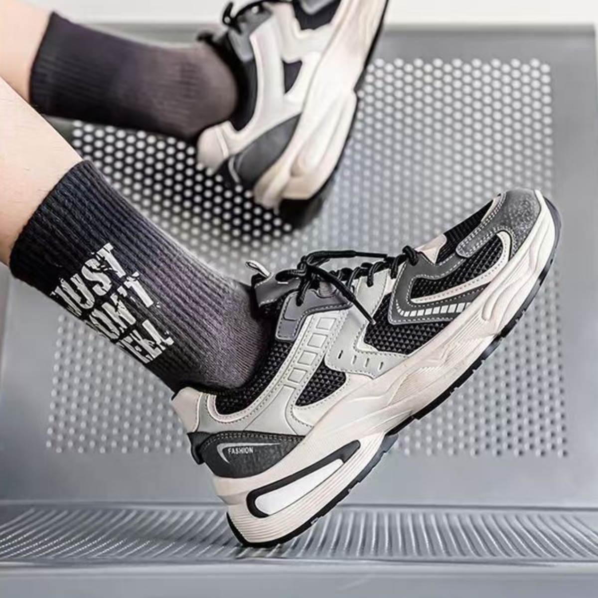 Whoppy SL68 Sepatu Sneakers Pria Import (FREE BOX)